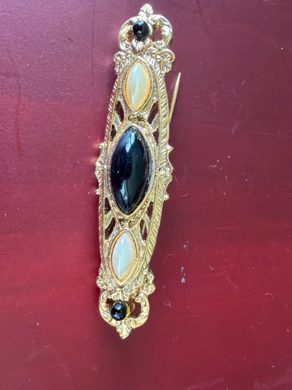 Vtg Authentic 1928 jewelry Co Gold Filigree Black Cabochon Pearl Pin
